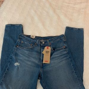 NWT Levi’s 501 High Waisted Distressed Jeans